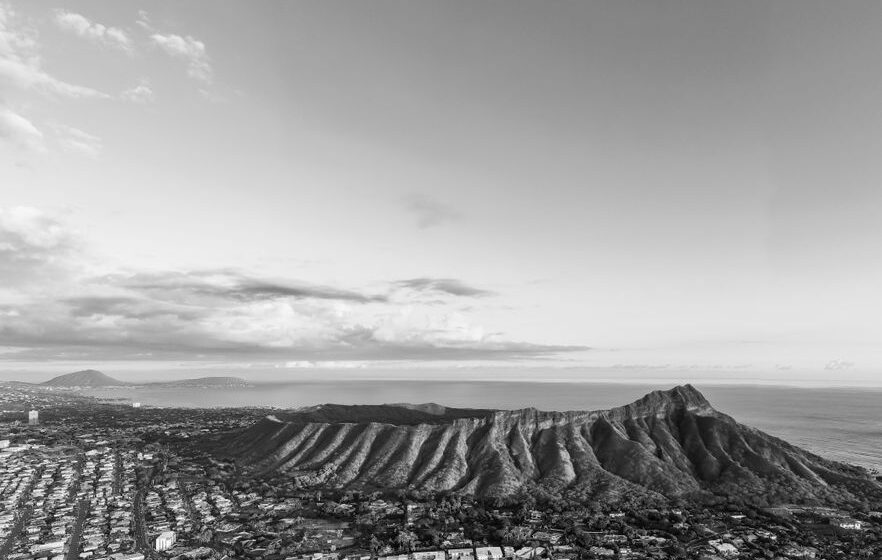 Diamond Head History and Travel Guide: Oahu’s Iconic Landmark Diamond Head: History, Location, Facts, and Travel Guide