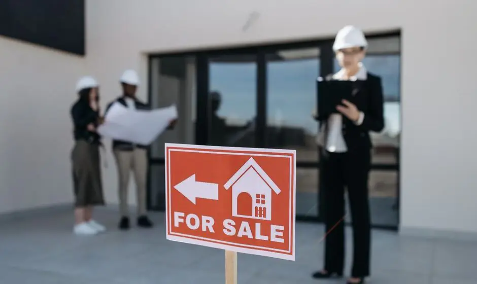 Real Estate Brokerage: How Brokerages Work and What They Offer